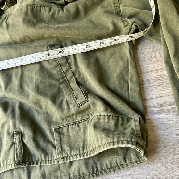 Forever 21 Army green Oversized jacket with zipper and drawstring - Picture 3 of 7